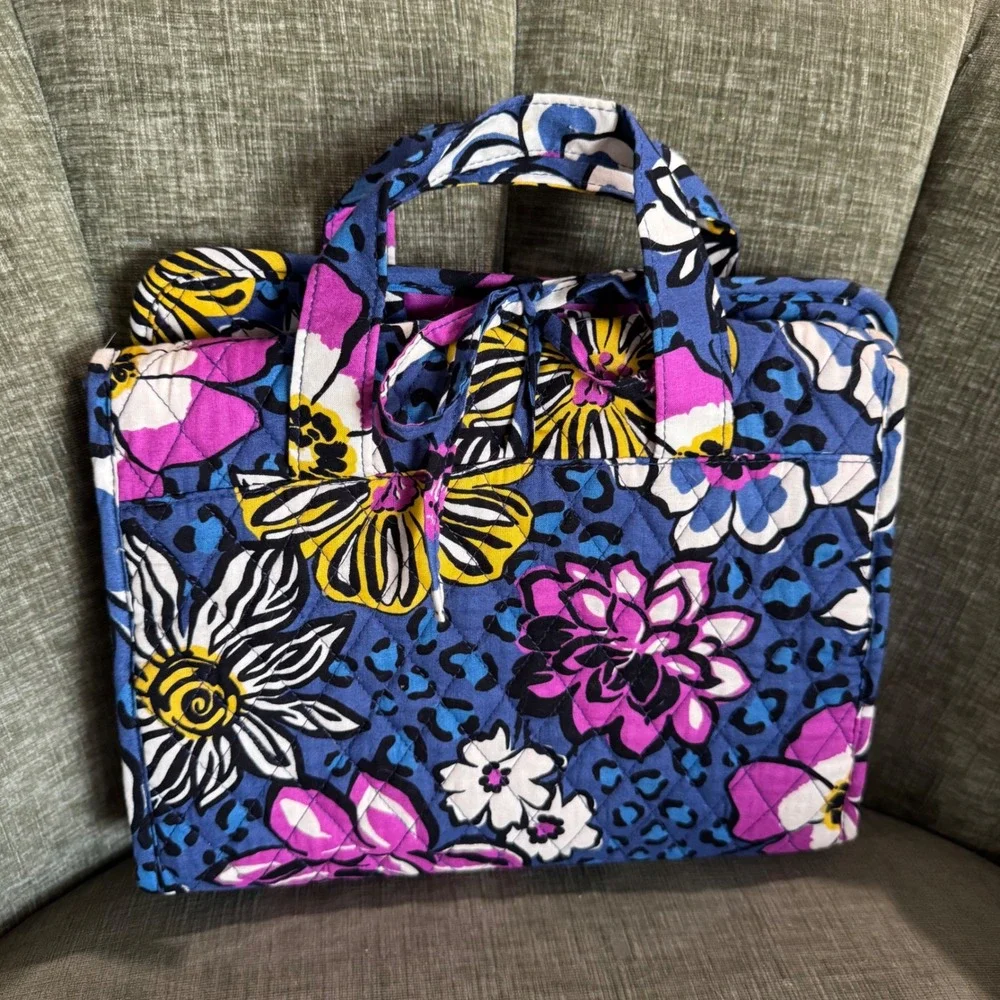 Vera Bradley NWT African Violet Hanging Toiletry Travel Bag Blue Floral Quilt